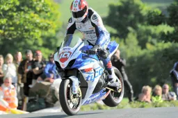 Tourist Trophy: proseguono le prove al TT, McGuinness e Donald a 129 mph