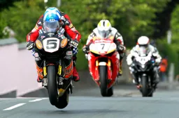 Tourist Trophy: poche ore al Senior TT, prima spazio a Lorenzo e Capirossi