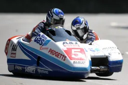 Tourist Trophy: Klaffenbock vince anche Gara 2 dei Sidecar