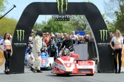 Tourist Trophy: prima vittoria per i fratelli Ben e Tom Birchall in Gara 2 tra i Sidecar