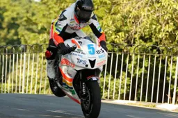 Tourist Trophy Supersport Gara 1: vince Bruce Anstey dopo la tragedia di Derek Brien