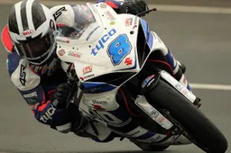 Tourist Trophy: ancora Michael Dunlop, trionfa in Gara 2 tra le Supersport