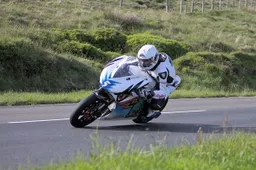 Tourist Trophy: John McGuinness trionfa al TT Zero con la Mugen
