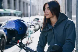 Good Wheels, le bottiglie di plastica riciclate diventano capi da indossare