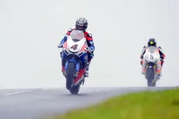 Ulster Grand Prix: qualifiche condizionate dal maltempo, Guy Martin e Michael Dunlop al top
