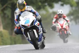 Ulster Grand Prix: diluvio al Dundrod Circuit, cancellato l'odierno programma di gare