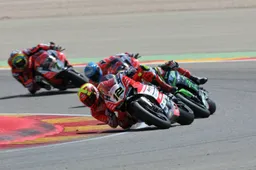 Superbike, Aragón: Primo zero per Xavi Forés, caduto quand'era in testa