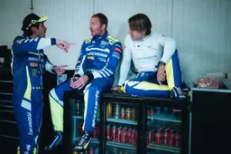 Valentino Rossi sbaglia: a Monza in 30mila, anche Iannone-Elodie