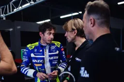 Valentino Rossi, finale endurance amaro: a Barcellona chiude nella ghiaia