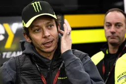 MotoGP, Valentino Rossi ribatte a Marc Marquez: "Fa solo una brutta figura"