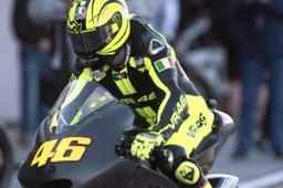 MotoGP: in corso l'operazione alla spalla per Valentino Rossi