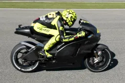 MotoGP: tanti giri per Valentino Rossi con la Ducati a Valencia