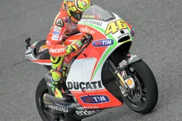 MotoGP Silverstone Prove Libere 1: Rossi 1° sul bagnato
