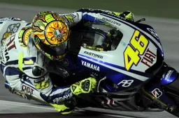 MotoGP Losail Gara: Stoner sbaglia, Valentino Rossi vince
