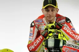 MotoGP: si svela oggi la livrea 2011 della Ducati di Rossi
