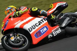 MotoGP: Valentino Rossi "La mano infortunata? Spero di non aver problemi"