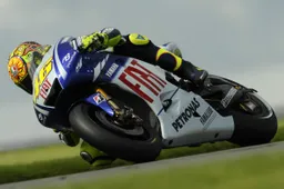MotoGP Phillip Island Prove Libere 1: ok Rossi, cade Lorenzo