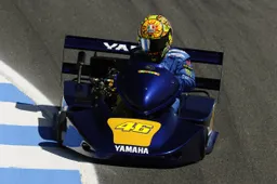 MotoGP: Rossi nei Superkarts batte Lawson, Roberts, Rainey