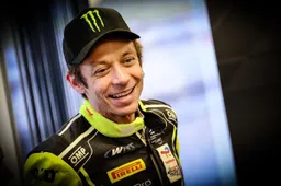 Valentino Rossi nell'inferno veloce di Bathurst sulla scia di Bayliss e Stoner