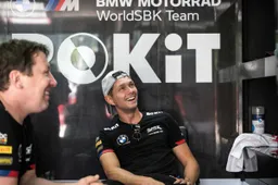 Superbike, BMW ritrova van der Mark e punta in alto con Redding