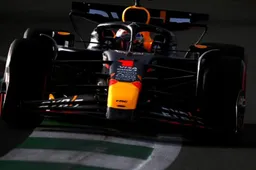 Formula 1: Max Verstappen altra pole stratosferica, Ferrari in prima fila