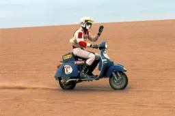 Quando la Piaggio sfidò il deserto della Dakar con la Vespa