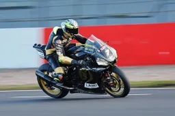 British Superbike da colpi di scena: a Donington vince Vickers