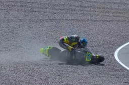 Moto2 Sachsenring: Doppietta KTM Ajo, Celestino Vietti a terra