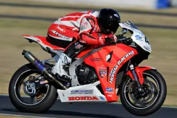 ASBK Phillip Island Gara 1: prima vittoria del weekend per Wayne Maxwell