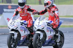 ASBK: questo weekend l'esibizione insieme al V8 Supercars