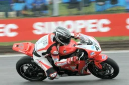 ASBK Barbagallo Gara 1: Wayne Maxwell porta la Honda alla vittoria