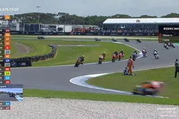 Moto2, brividi per Navarro. Ma perché la gara non è stata fermata?