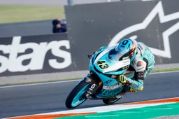 Moto3 Valencia: Il primo trionfo di Xavi Artigas, contatto Foggia-Acosta