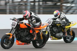 Harley-Davidson XR1200: Jeremy McWilliams in pole a Indy
