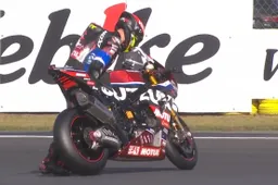 Rocambolesca 24h Motos Le Mans: Yoshimura SERT a terra