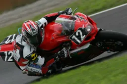 8h Suzuka: metà gara, pioggia, disastro Honda, Suzuki in testa