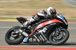 Supersport: brutto incidente al via, coinvolti Polzer e Scholtz