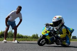 Baby Sofuoglu vola in minimoto e sui social: ha più followers di Toprak