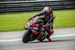 MotoGP, Bezzecchi: la rimonta 'salva' Aprilia, ma il podio è un miraggio