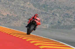 Superbike Aragon, Prove 2: Bulega in contropiede, Toprak fa meno paura?