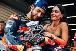 Belle, colte e brillanti: i piloti di MotoGP scelgono donne forti