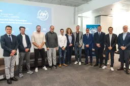 Caschi smart, materiali del futuro e sicurezza in pista: la FIM diventa un centro studi