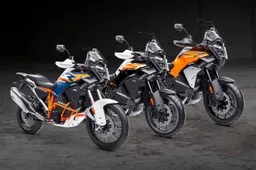 KTM, arrivano i nuovi modelli 1390 Super Adventure: tecnologia, prestazioni e design