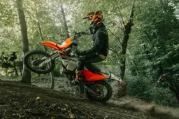 Progettata per l'estremo: ecco la nuova KTM 300 EXC HARDENDURO