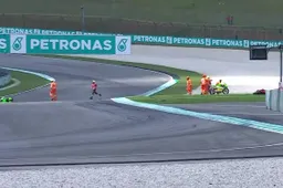 Moto3 Sepang: incidente da paura nel giro d'uscita, piloti in ospedale. La situazione