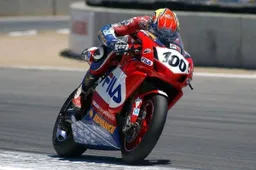 Ducati 999, da “eretica” a icona: la superbike discussa che oggi conquista i collezionisti