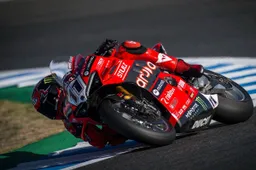 Superbike Jerez: Super Bulega è spietato, Razgatioglu non festeggia