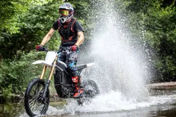 Talaria svela a EICMA la Komodo TL6000: enduro elettrica L3e da 100 km di autonomia e telaio aeronautico