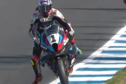 Superbike Estoril Prove 1: Toprak Razgatlioglu apparecchia la tavola, Bulega spalle al muro