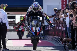 Superbike, Toprak Razgatlioglu vince col brivido: "Sono quasi caduto"